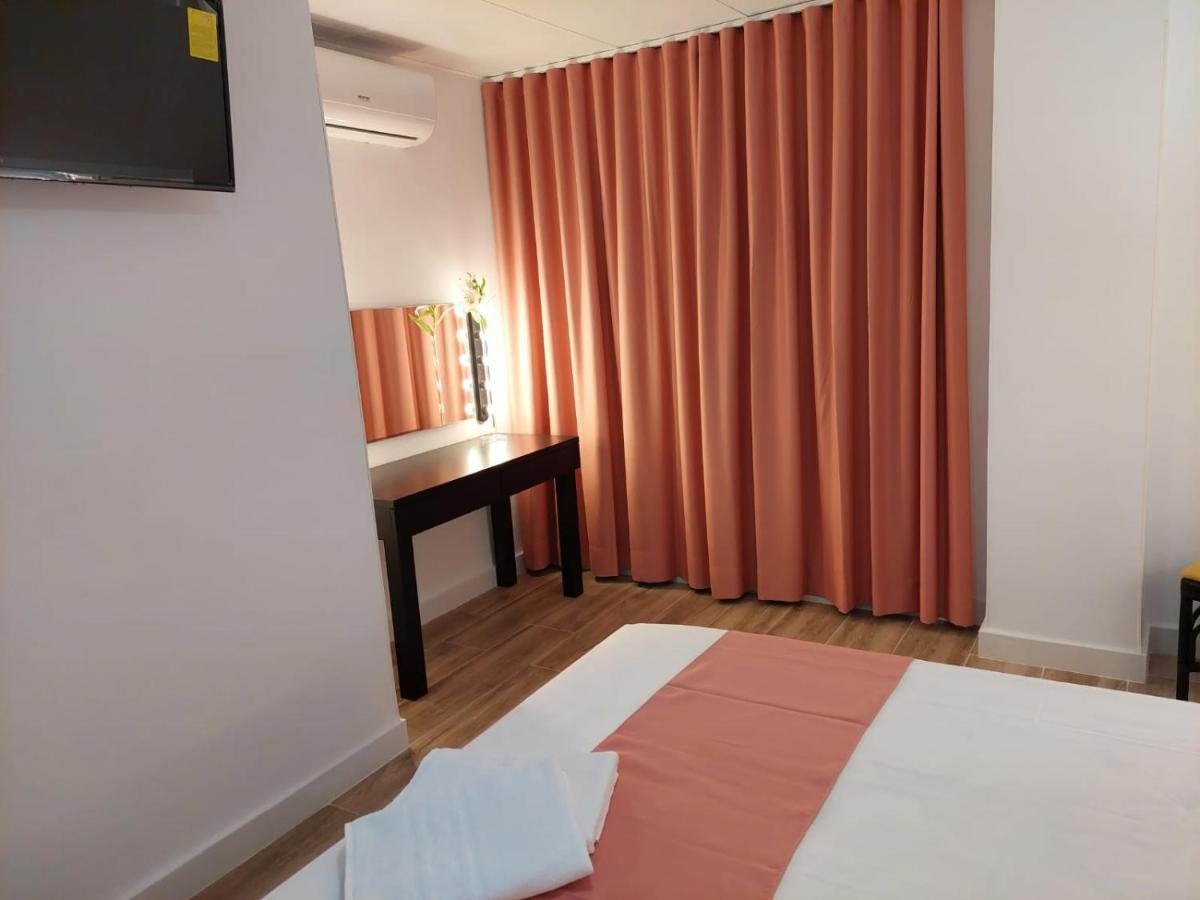 Hostal Garden Rous Paiporta Exteriér fotografie